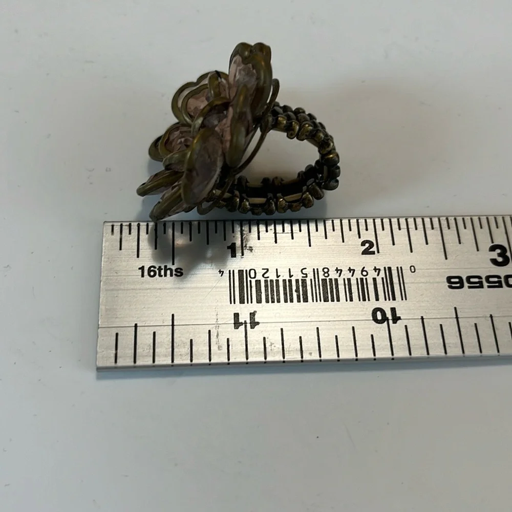 Vintage flower petal ring stretchy band center rhinestone costume jewelry fun